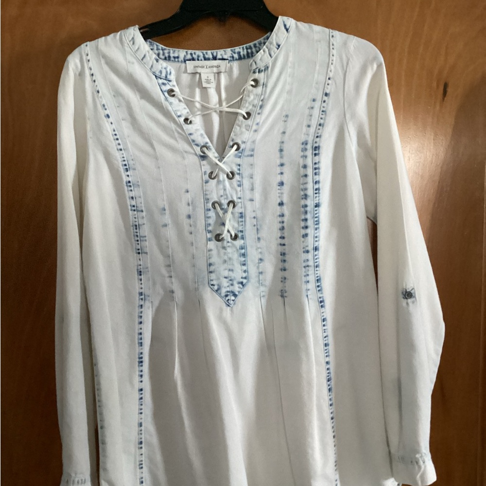 Women’s VintageX America tye dye shirt.